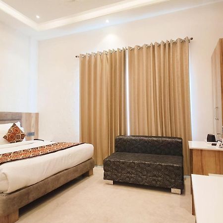Blessings Hotel Amritsar Buitenkant foto