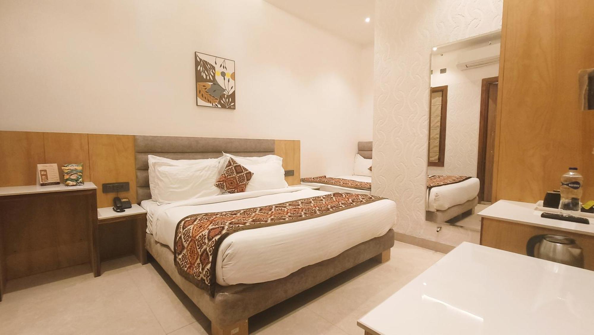 Blessings Hotel Amritsar Buitenkant foto