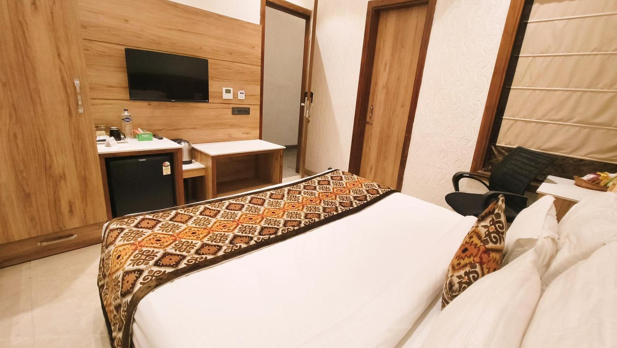 Blessings Hotel Amritsar Buitenkant foto