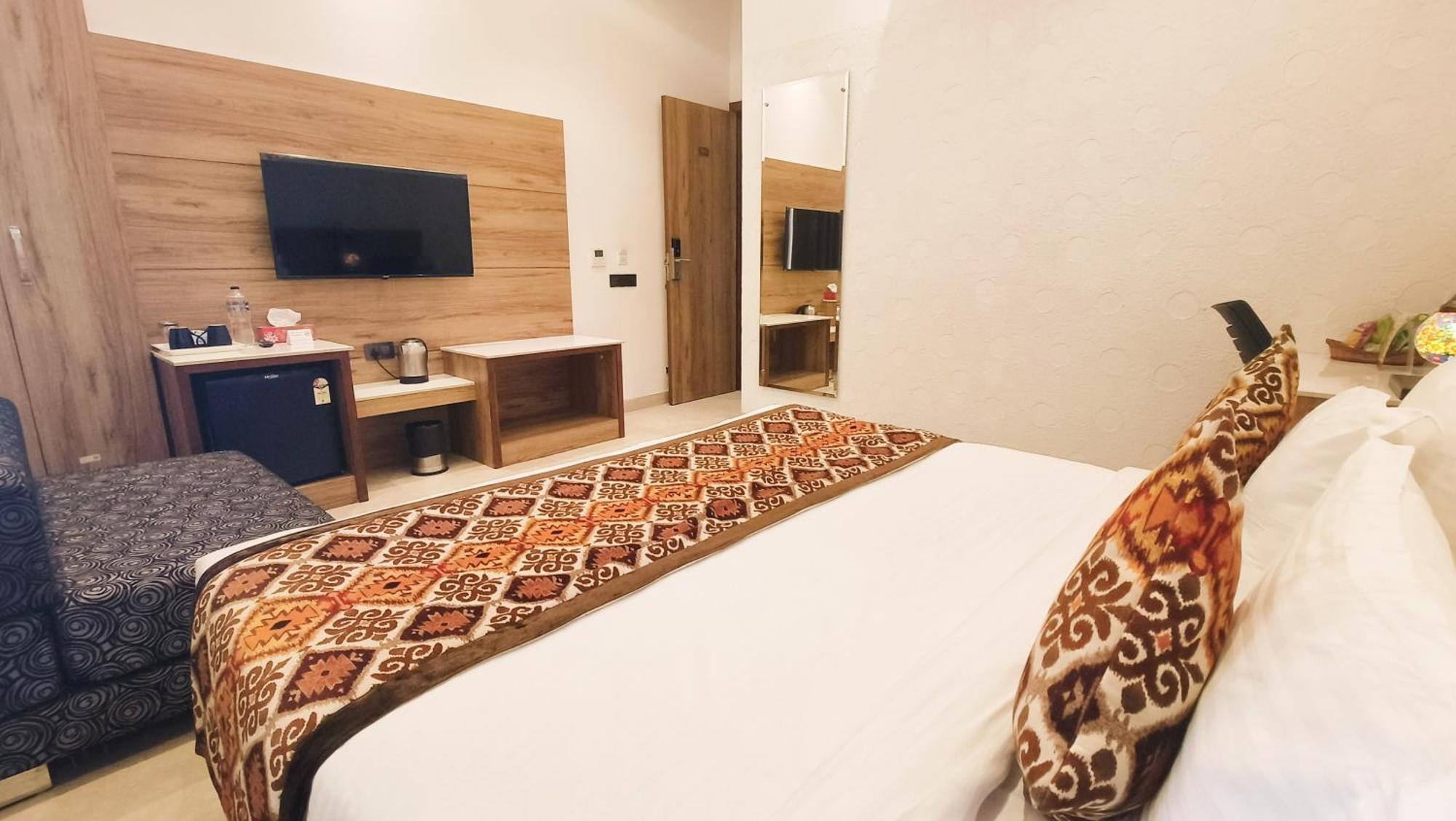Blessings Hotel Amritsar Buitenkant foto
