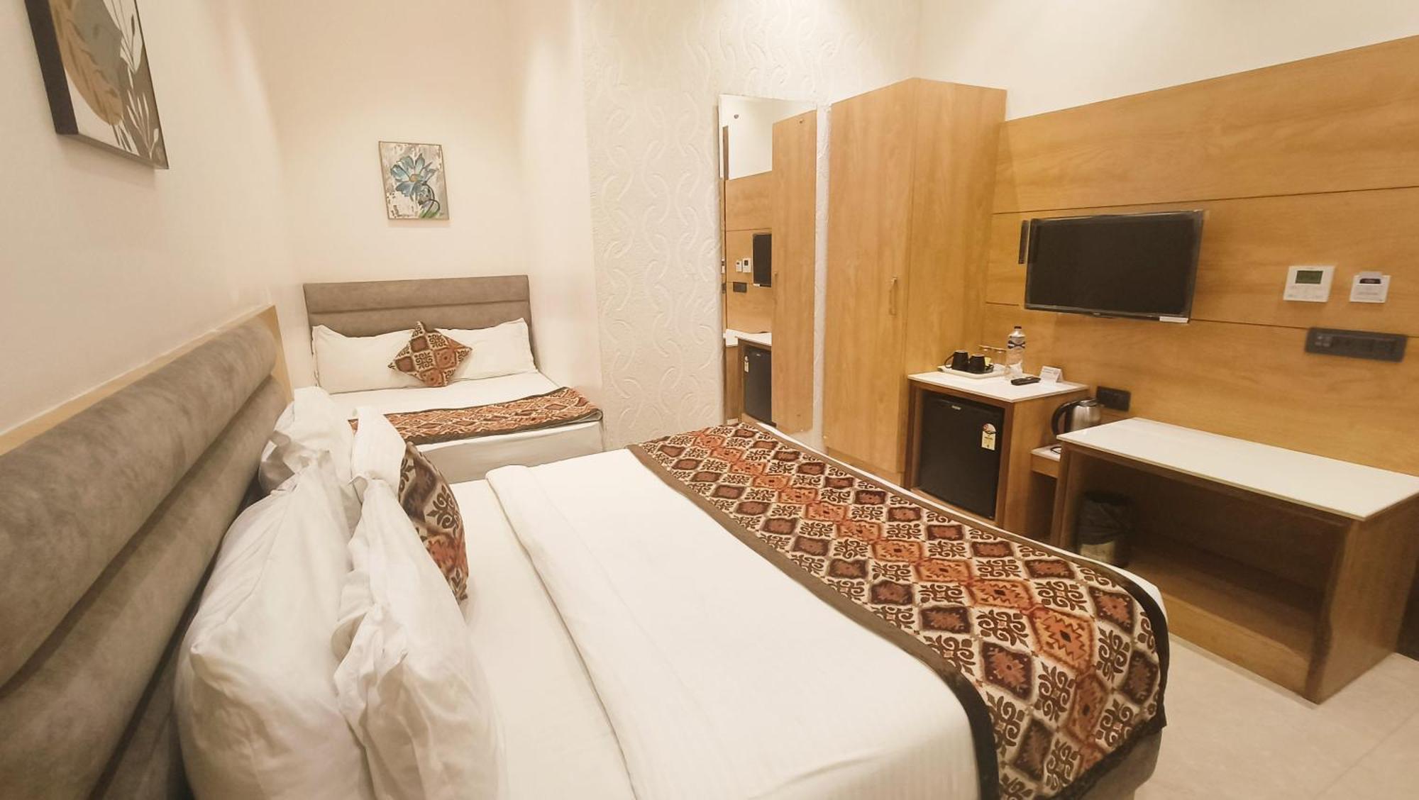 Blessings Hotel Amritsar Buitenkant foto