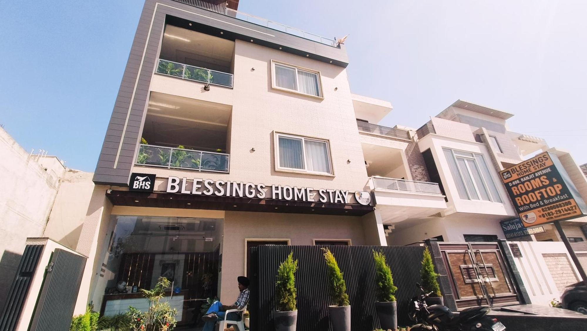 Blessings Hotel Amritsar Buitenkant foto